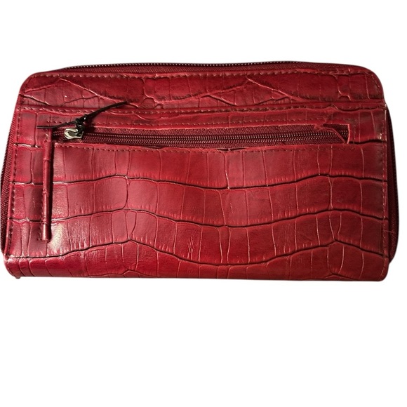 Elegant Red Crocodile-Embossed Clutch/wallet (071) - Picture 5 of 5